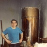 Ο Απόστολος Παπαδόπουλος στο παλιό εργαστήριο χαλβά.
